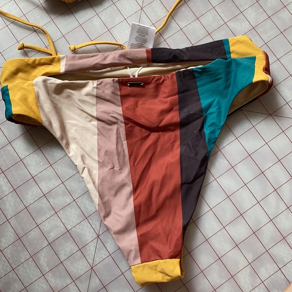 O’Neill 2 piece bikini high waisted cheeky bottom - Picture 5 of 5